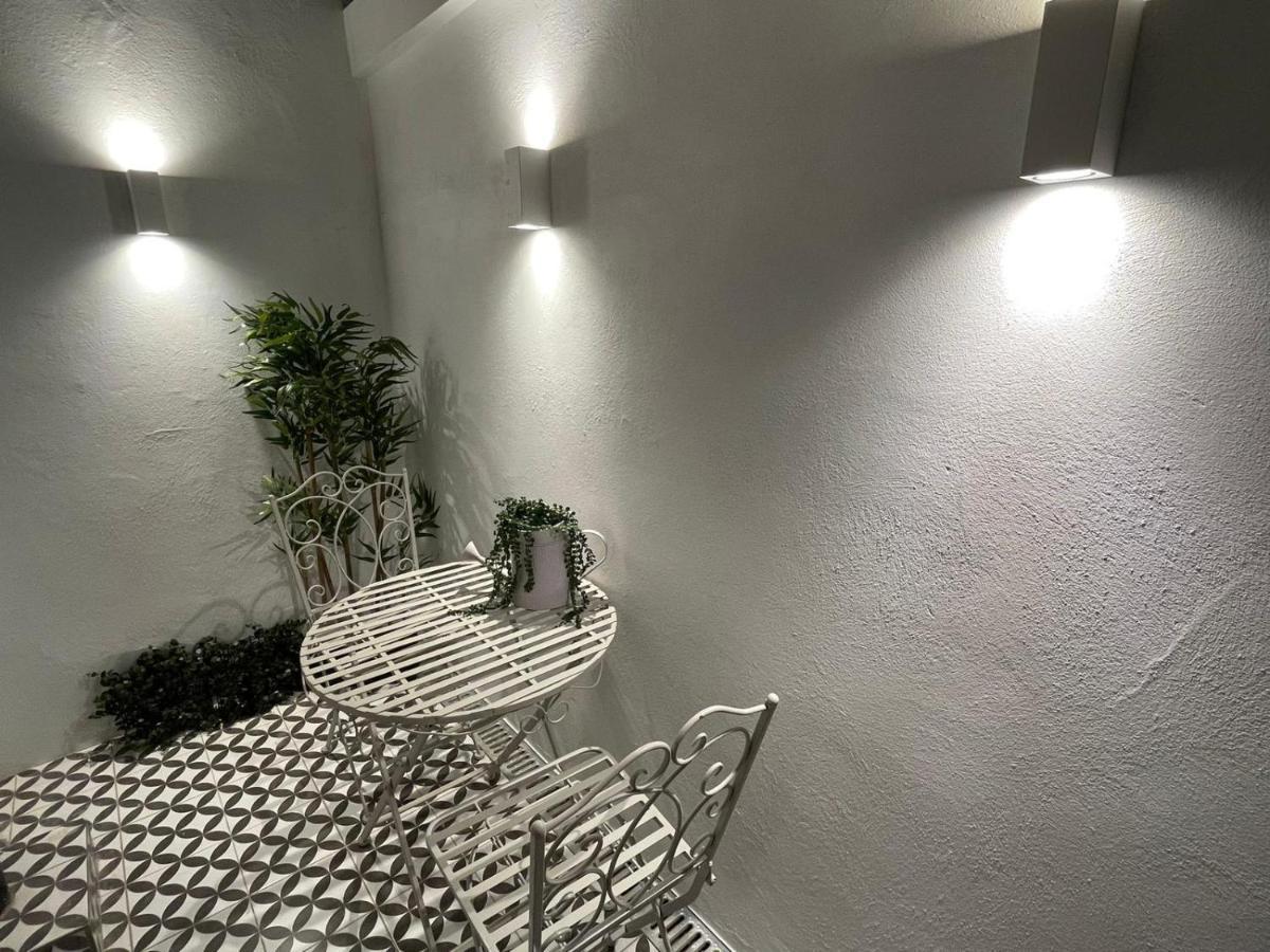 Central Apartment - With Patio And Sofa Bed! Cheltenham Exterior foto